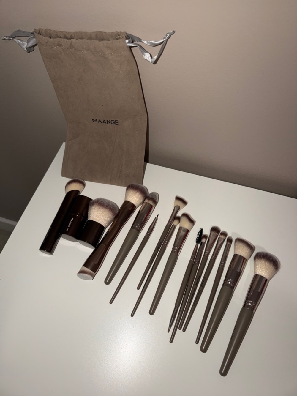 Maange makeup brushes